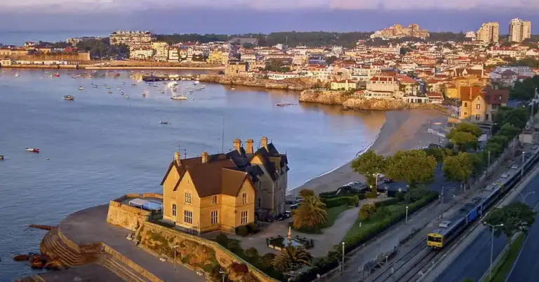 costanera de cascais, se ven las edificaciones