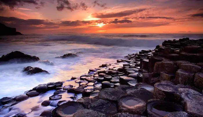 Calzada del gigante en Irlanda del Norte. Columnas de basalto