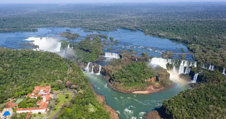 Dónde quedan y cómo llegar a las Cataratas del Iguazú