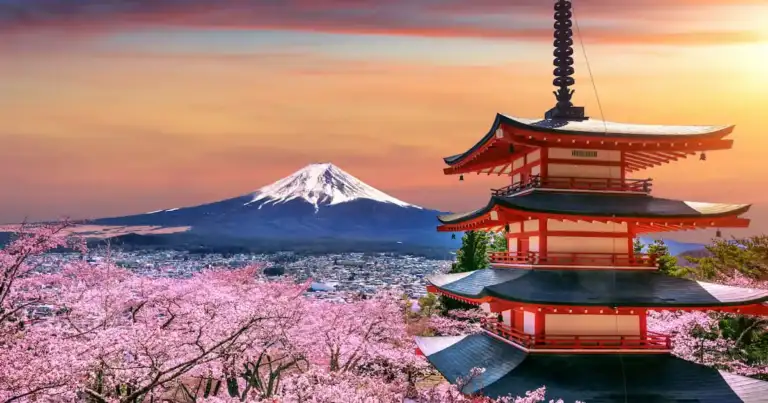 foto de la montaña fuji en japón al atardecer