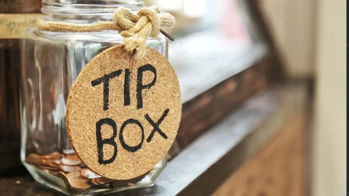 Caja para propinas en un comercio o restaurante