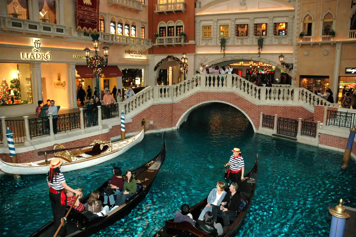 Espectáculo gratuito del Bellagio: una de las mejores cosas que hacer con niños en Las Vegas Fuentes del Hotel Bellagio con show de agua y luces