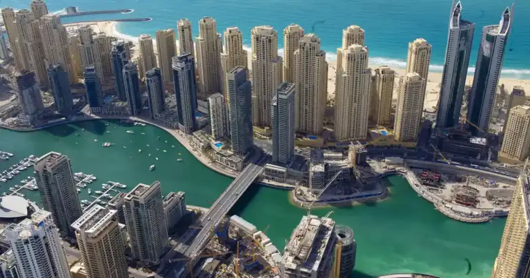 dubai, edificios altisimos, puentes y agua