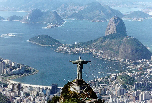 Estatua del Cristo Redentor en Río de Janeiro vista desde arriba