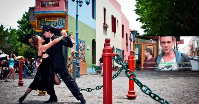 Pareja bailando tango en calle de pueblo colorido con carteles y negocios