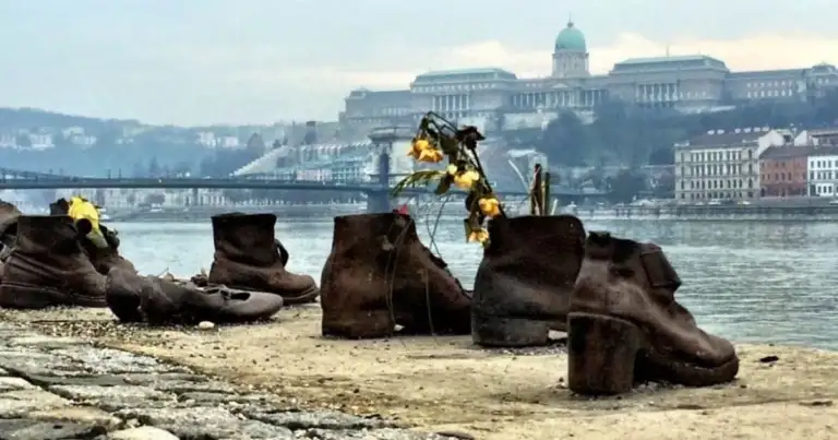 zapatos a orillas del danubio