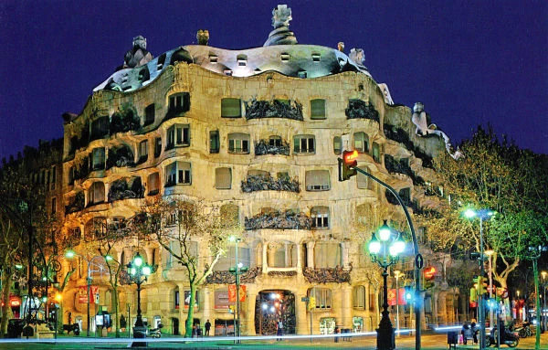 La pedrera de gaudi en barcelona