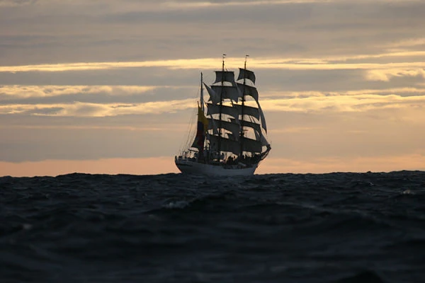 Fotografia de una Fragata en Cabo de hornos Cabo de Hornos atardecer