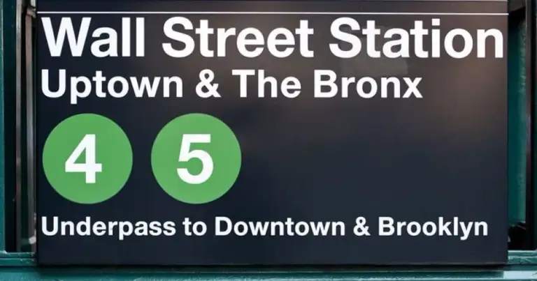 Señal de metro de Nueva York indicando líneas 4 y 5