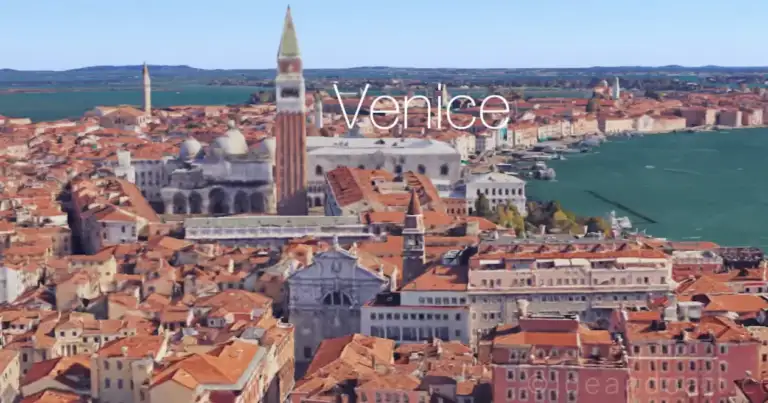 Vista aérea de Venecia con texto "Venice" y canales de agua