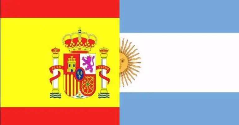 Bandera de España con escudo nacional y sol dorado