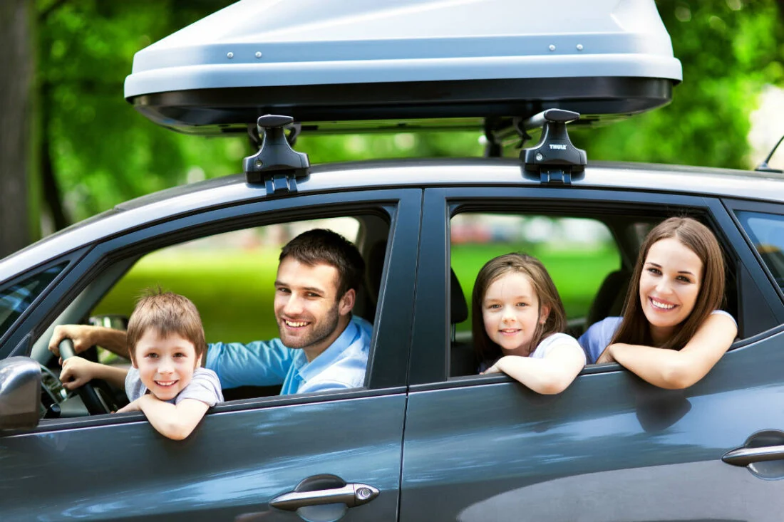 Requisitos para alquilar autos en estados unidos Familia numerosa en su carro rentado para vacaciones
