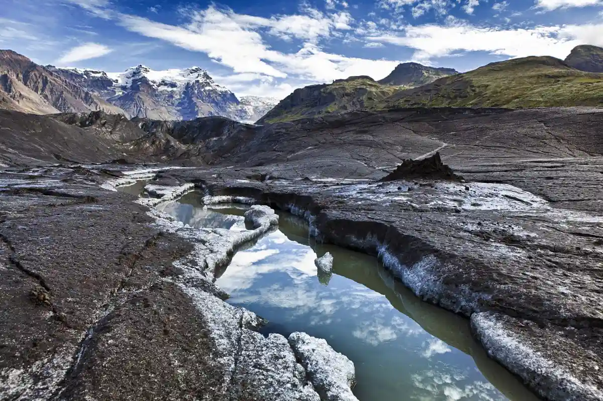 Svínafellsjökull es una lengua glaciar que se encuentra en el sur de Islandia, dentro del Parque Nacional Vatnajökull.