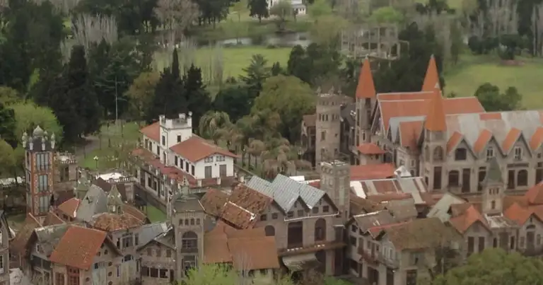campanópolis aldea cerca de Buenos Aires