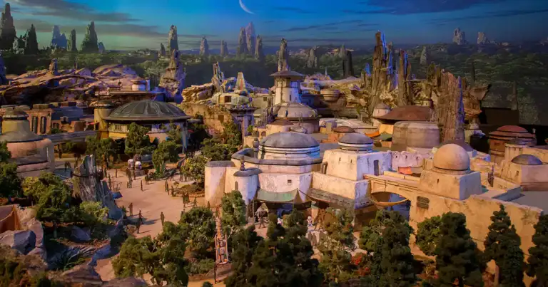 Render del futuro parque temático de Star Wars de Disney con construcciones