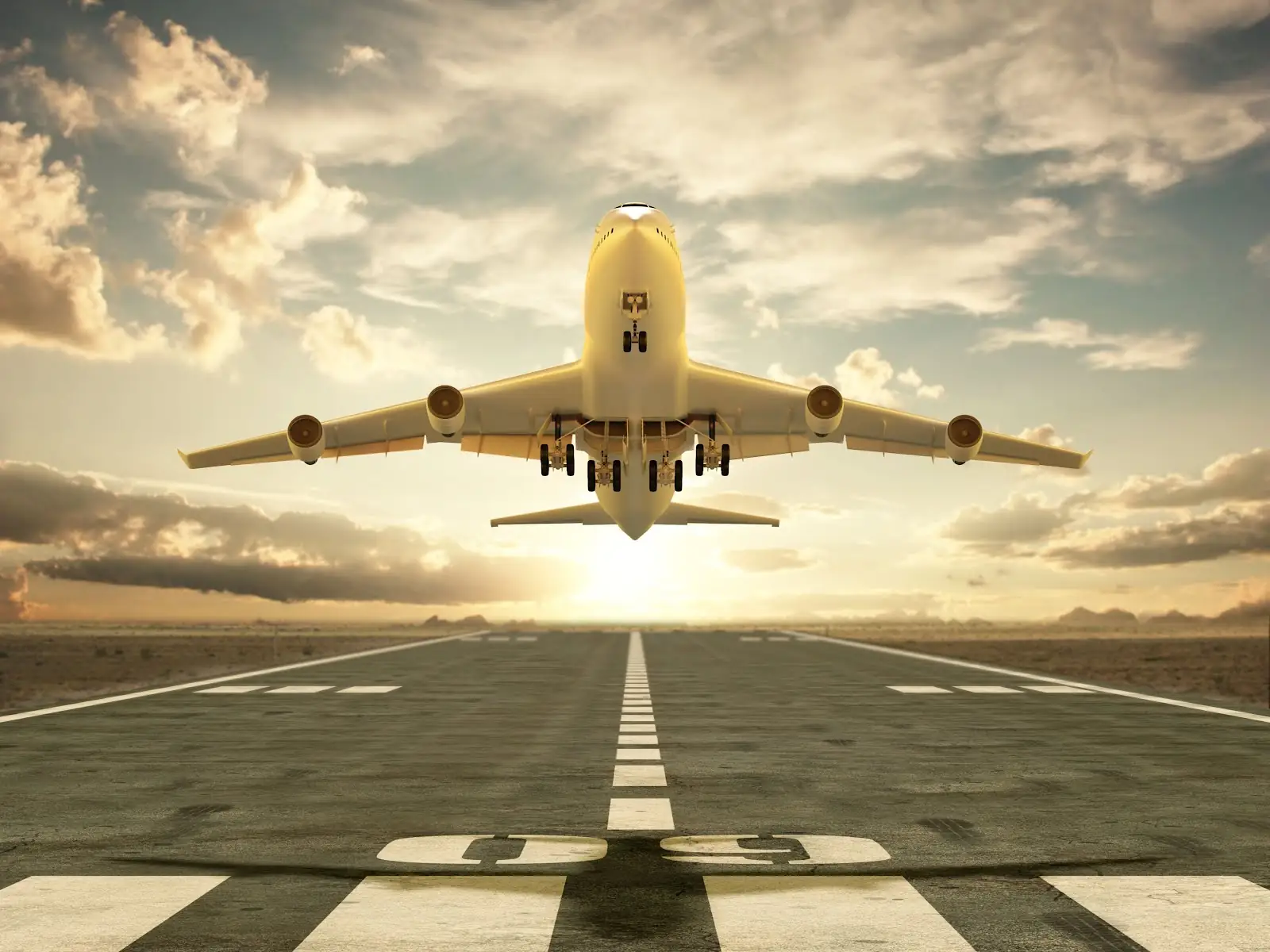 Avión despegando desde pista de aterrizaje