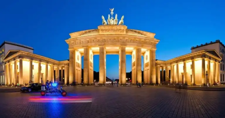 Berlín, la ciudad que resurgió de sus cenizas y fascina a los jóvenes