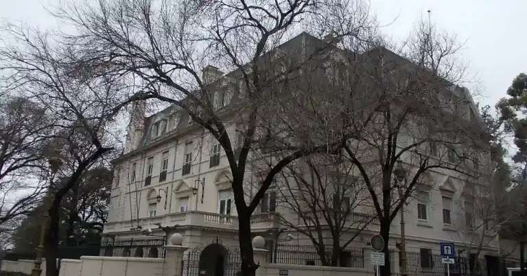 embajada britanica