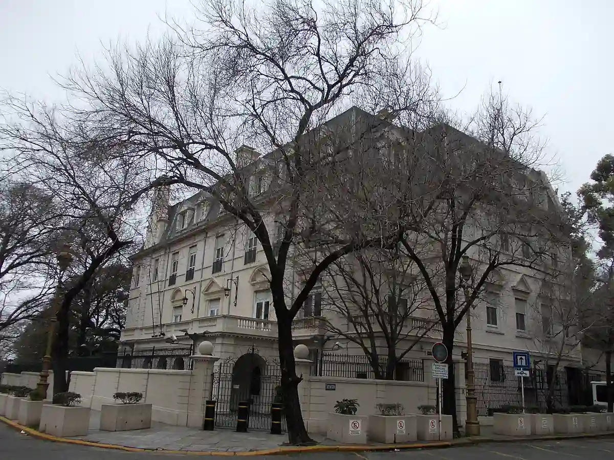 embajada britanica