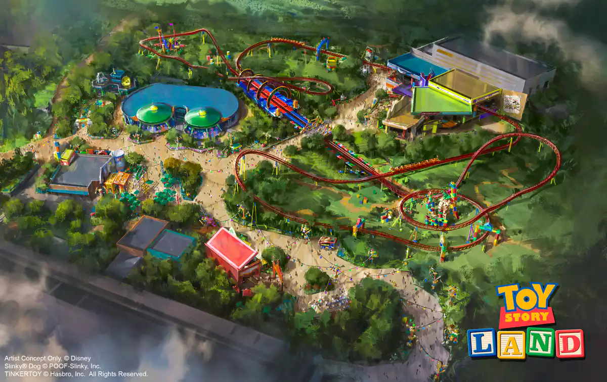 Vista aérea de parque temático con atracciones, piscina azul y zonas verdes