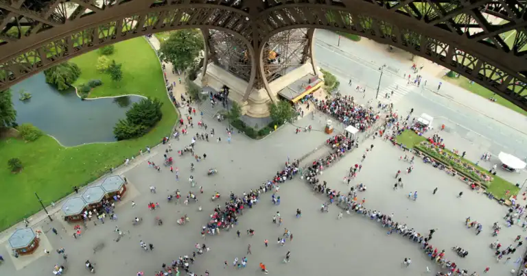 torre eiffel sin colas