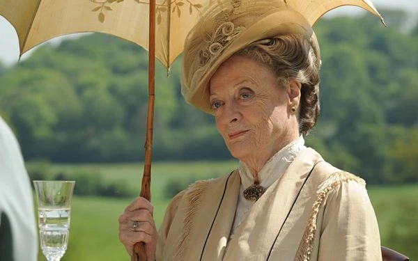 Maggie Smith caracterizada como Violet Crawley, la condesa viuda de Downton Abbey
