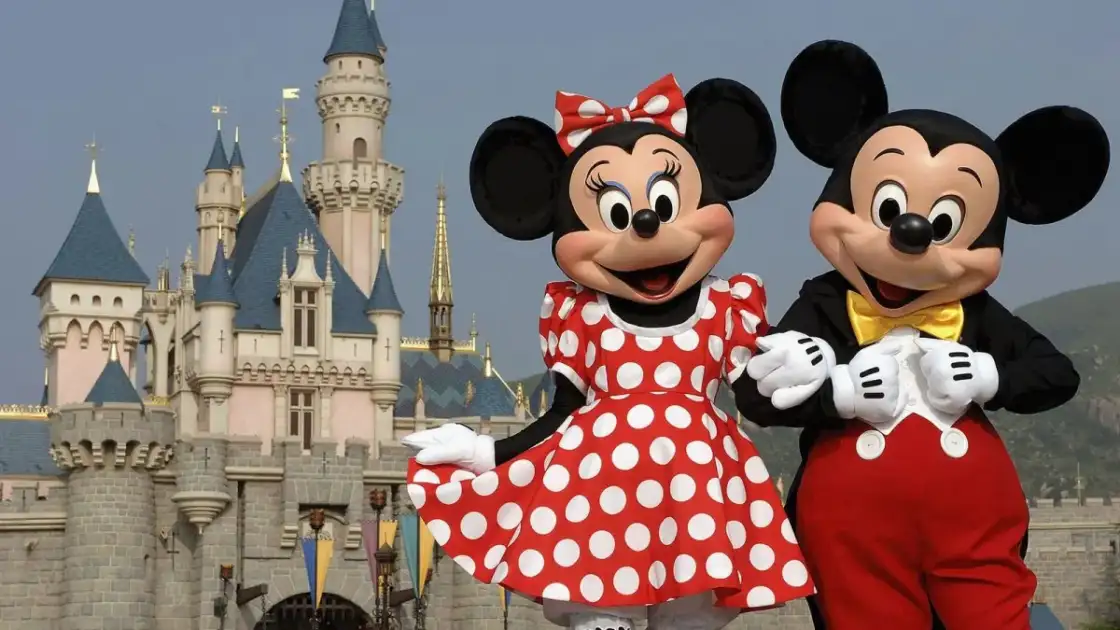 Mickey And Minnie Mouse Welcome Everyone To Hong Kong Disneyland Resort