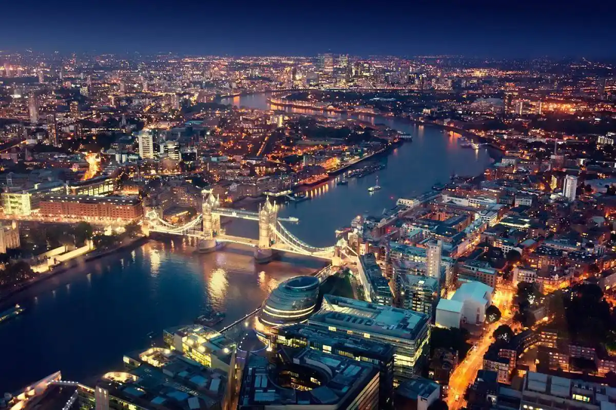 Puente de la torre de Londres. Foto aérea que muestra el tamesis y la ciudad extendida de Londres