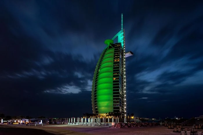 La torre Burj Khalifa de Dubai de noche dubai torre burj