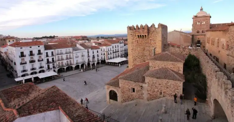 Cáceres: ciudad monumental que apuesta por el turismo sostenible