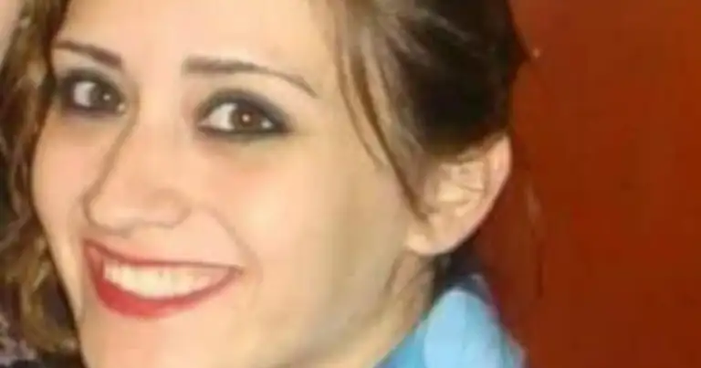 Foto de identificación de mujer joven