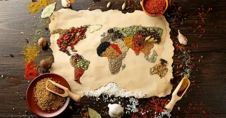 Mapa mundial hecho con especias e ingredientes sobre fondo de madera