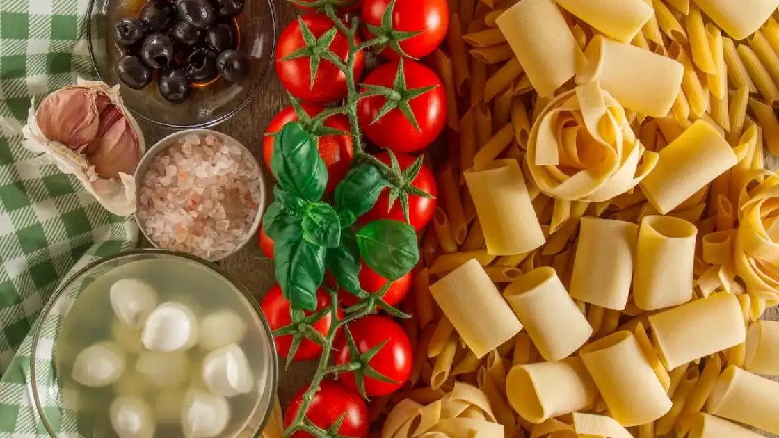 fantastica composicion con ingredientes para la pasta italiana
