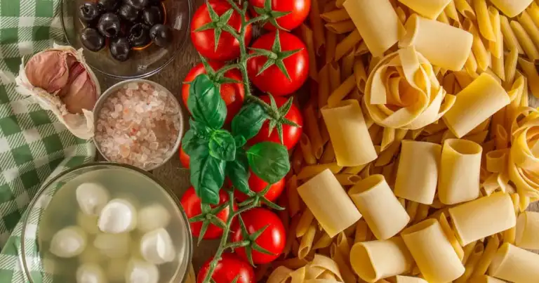 fantastica composicion con ingredientes para la pasta italiana