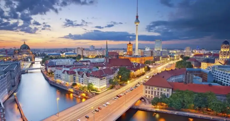puente de berlin, la torre y la isla de los museos