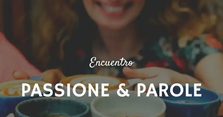 Texto en italiano superpuesto en imagen desenfocada
