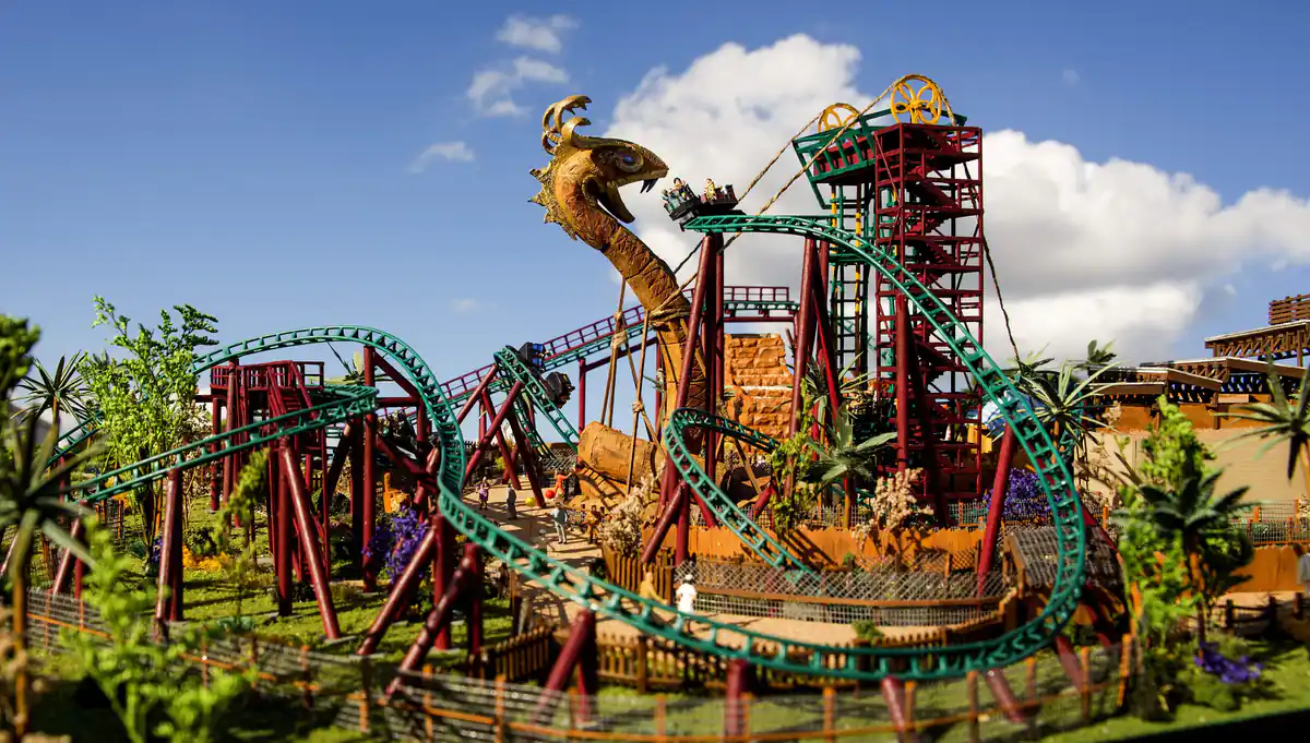 Montaña rusa familiar de Busch Gardens Tampa ambientada en un mundo de aventuras con dragón y recorridos suaves