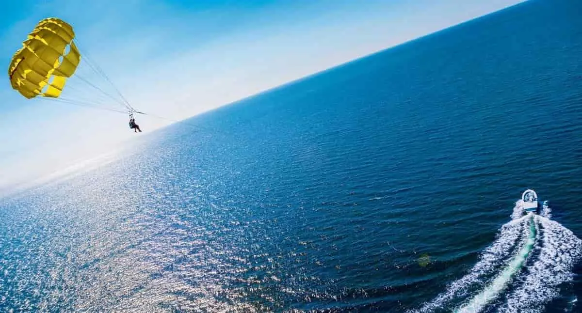 Playa de St. Pete en Tampa, deportes acuáticos y arena blanca
