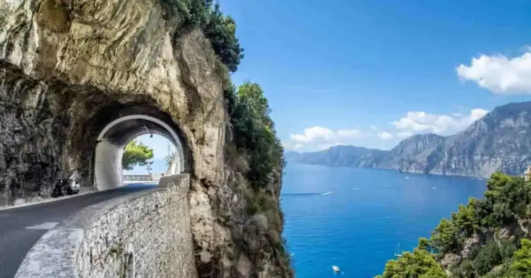 Cómo recorrer la Costa Amalfitana: bus, auto o ferry