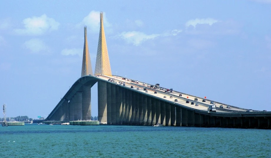 Puente Sunshine Skyway sobre Tampa Bay