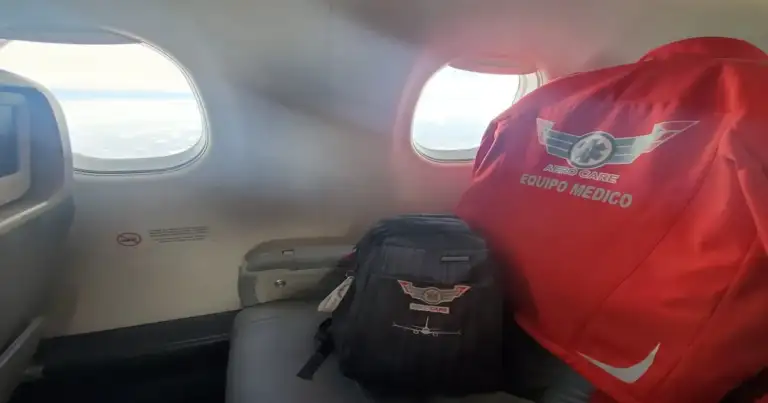escolta médica en aviones