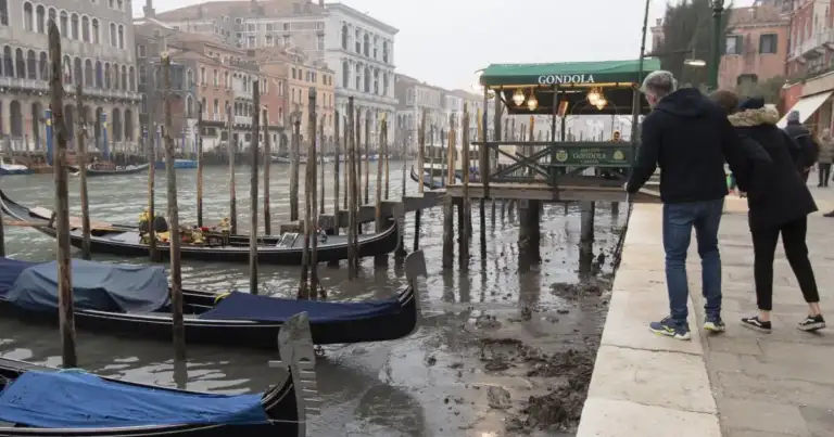 marea baja en venecia