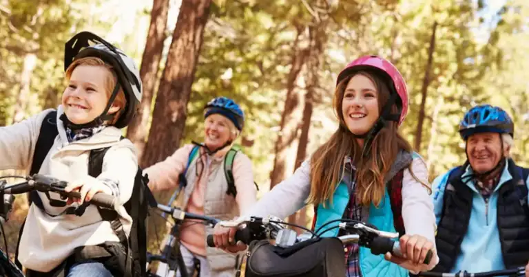 viajar en bicicleta por europa bigstock