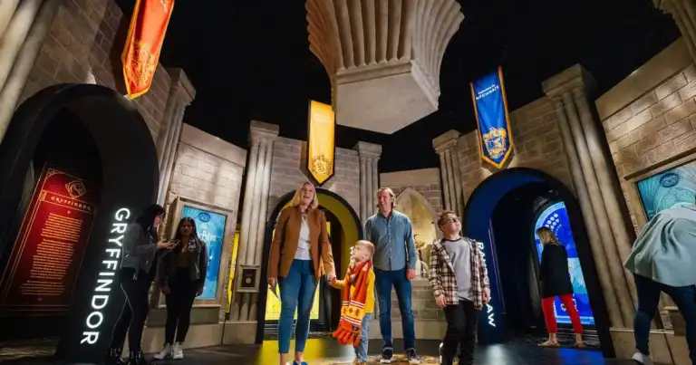 New York: 5 experiencias imperdibles para sumergirse en series y películas icónicas