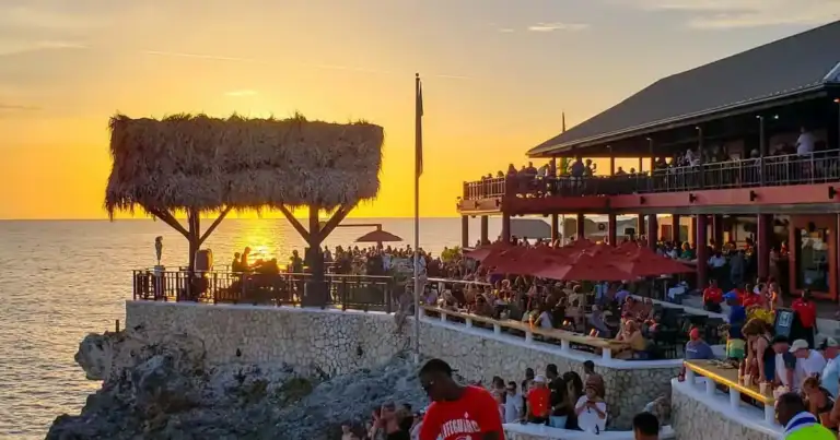 Bares en terraza: los mejores restaurantes y sky bars del mundo