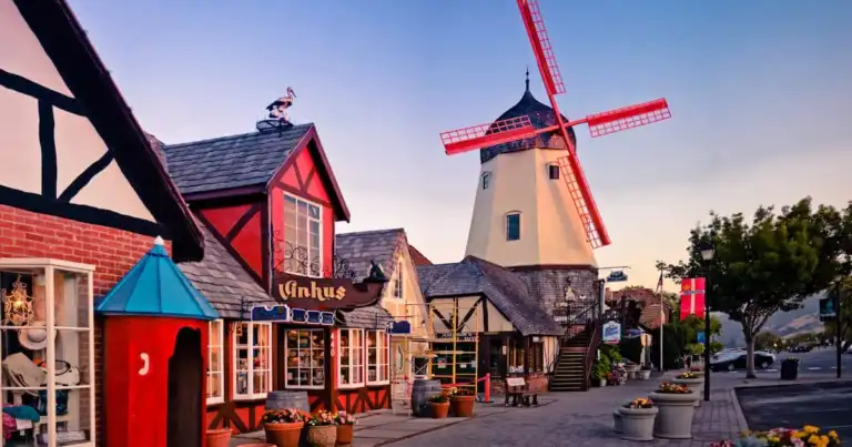 5 pueblos temáticos en Estados Unidos que no te puedes perder