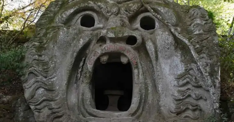 Visita al Parque de los Monstruos: Italia regala misterio
