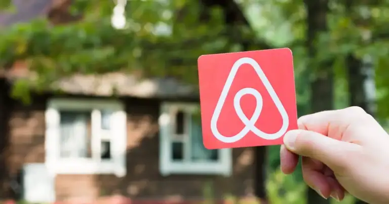 El truco para ahorrar miles de dólares en Airbnb según un usuario de Tik Tok