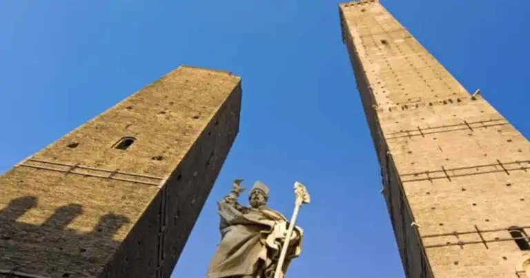 Torre de Bolonia, Italia: cerrada por posible hundimiento
