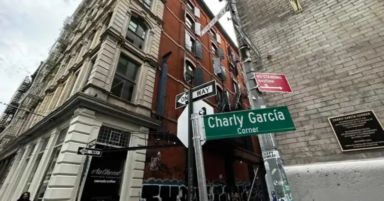 Charly García Corner: esquina inaugurada en Nueva York a 40 años de «Clics Modernos»